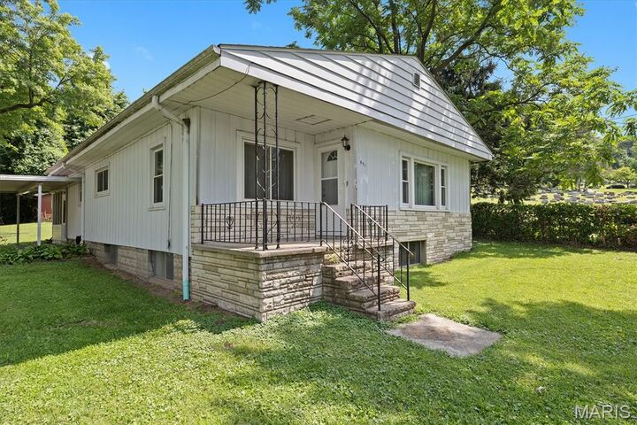 Property Photo:  551 Woodland Avenue  IL 62095 