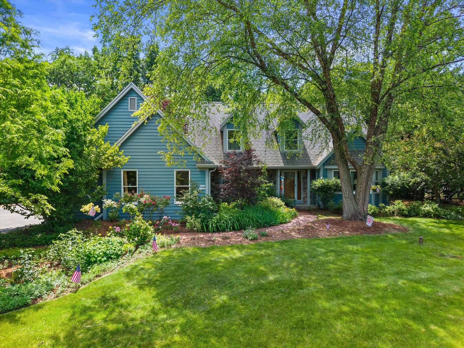 Property Photo: W326s1480 Forest Hills Dr WI 53018