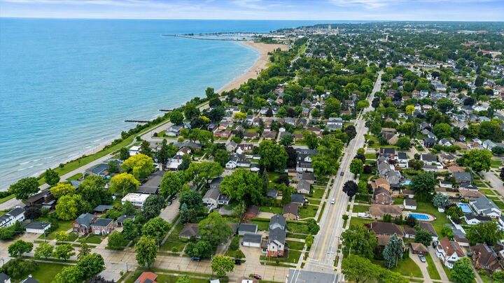 Property Photo: 2925 N Main St WI 53402