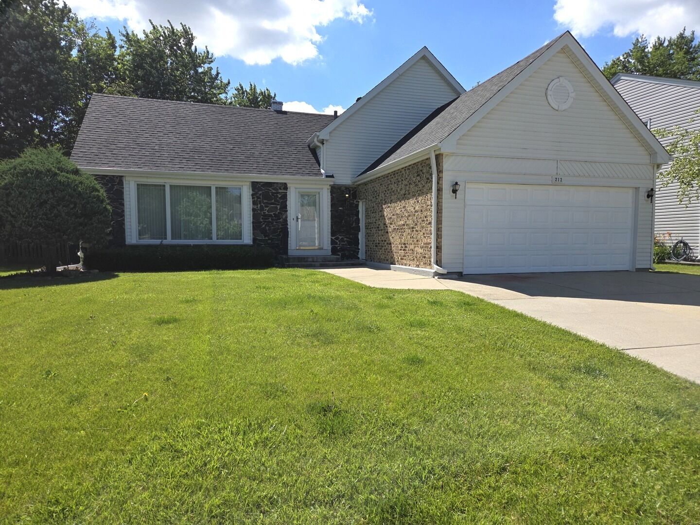 Property Photo:  212 N Walnut Lane N  IL 60194 