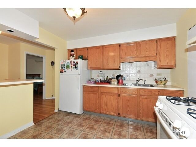 Property Photo: 8836 N Western Avenue 1D IL 60016