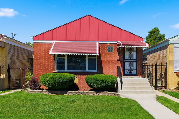Property Photo: 4540 S Lavergne Avenue IL 60638