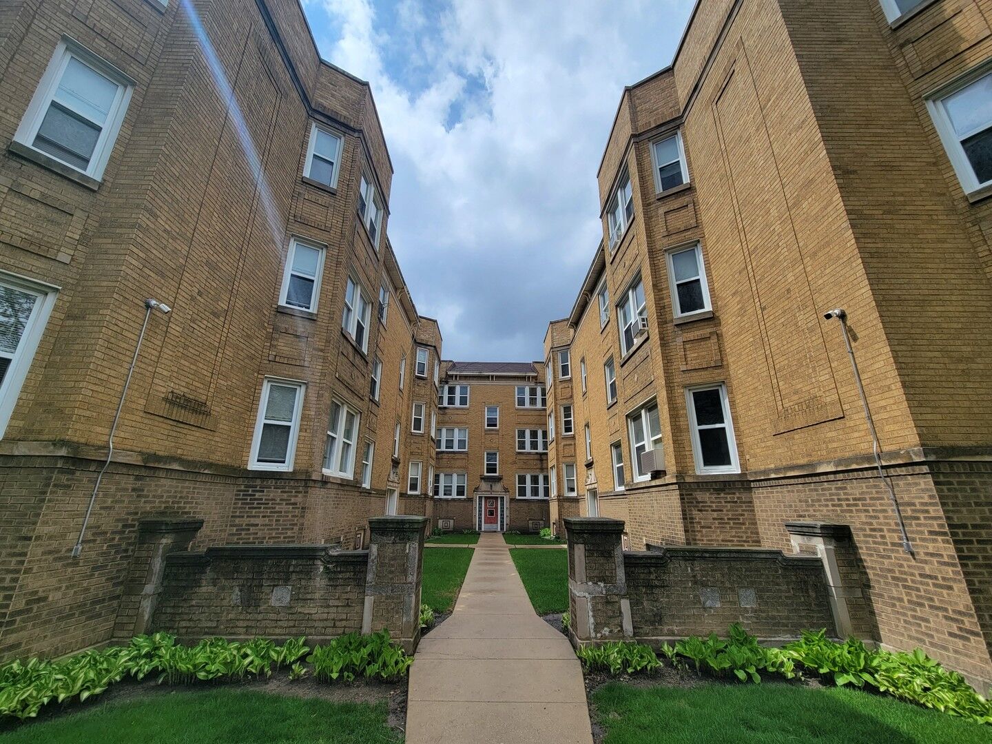 Property Photo: 6416 N Richmond Street 3B IL 60645