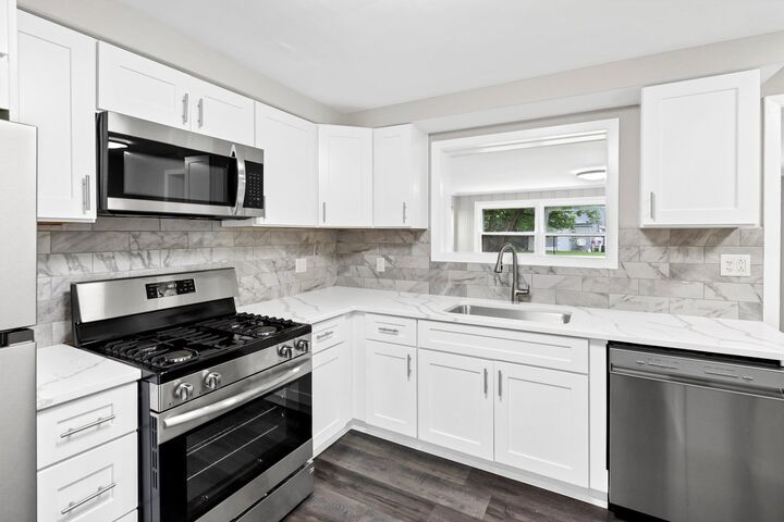 Property Photo: 10274 W Ford Avenue IL 60099
