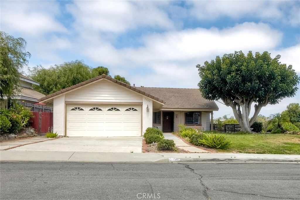 Property Photo: 7905 Calle Posada CA 92009