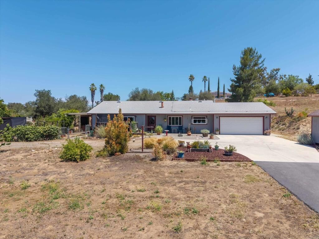 Property Photo:  13734 W Oak Glen Rd  CA 92082 