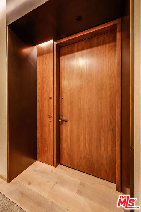 Property Photo:  8899 Beverly Boulevard 5E  CA 90048 
