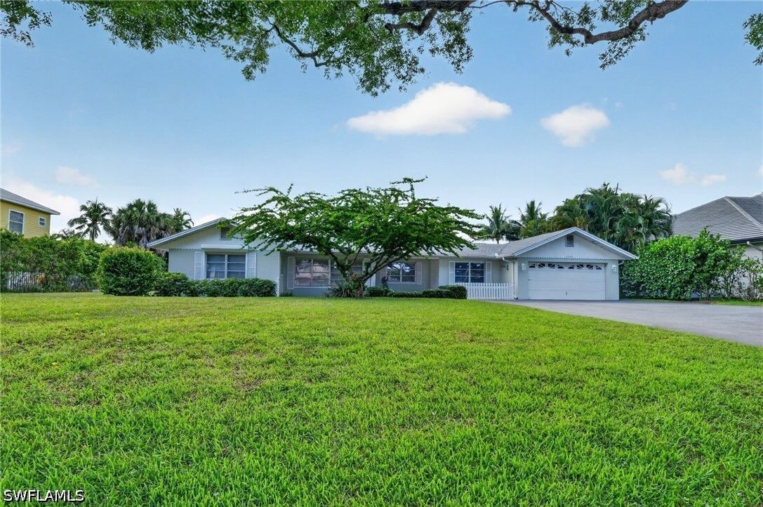 Property Photo:  1608 Crayton Road  FL 34102 