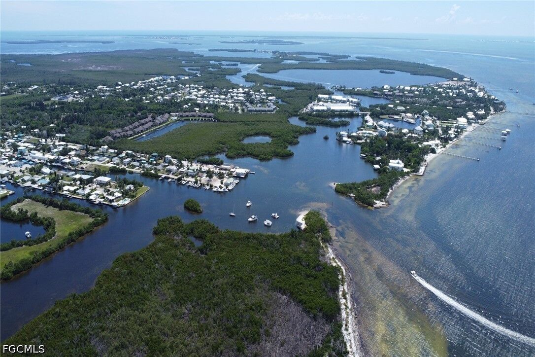 Property Photo:  16340 Buccaneer Street  FL 33922 