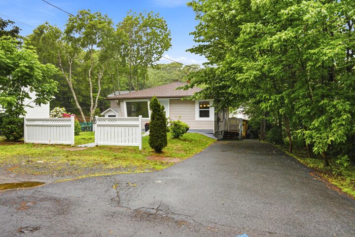 12 Nelson Avenue — photo 1
