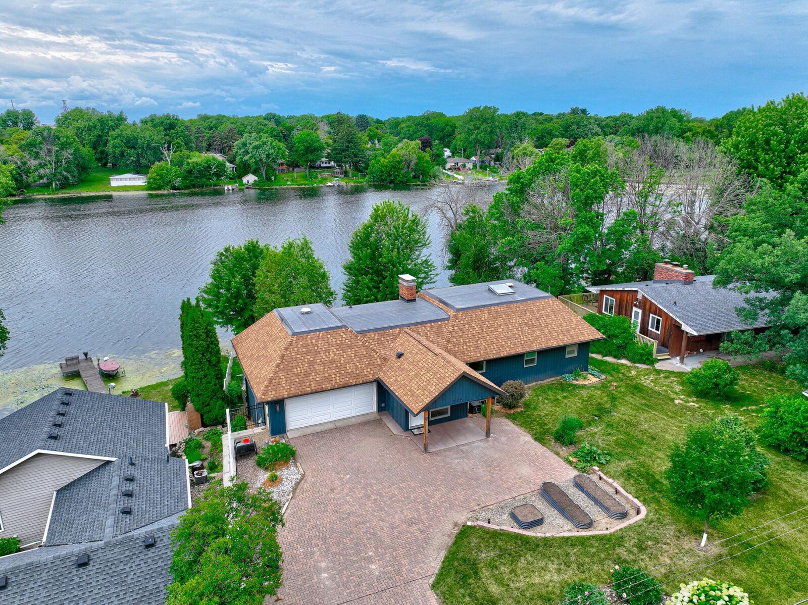Property Photo:  520 Glenbrook Avenue N  MN 55128 