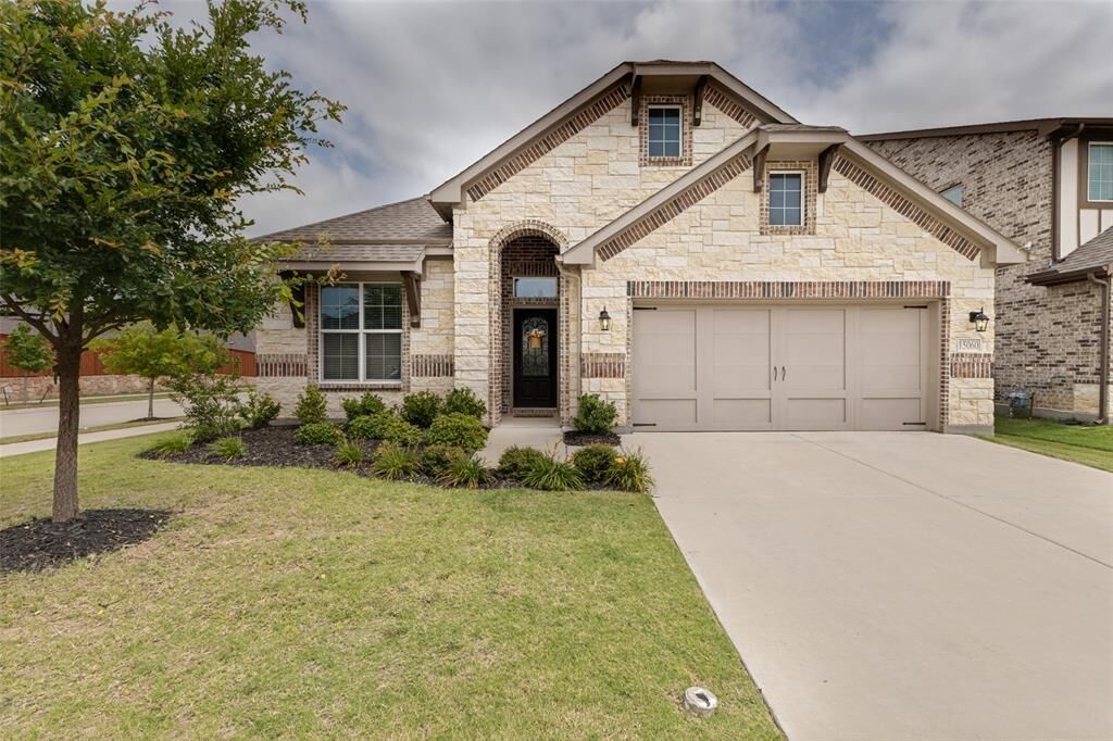 Property Photo: 15060 Ted Trail TX 76008