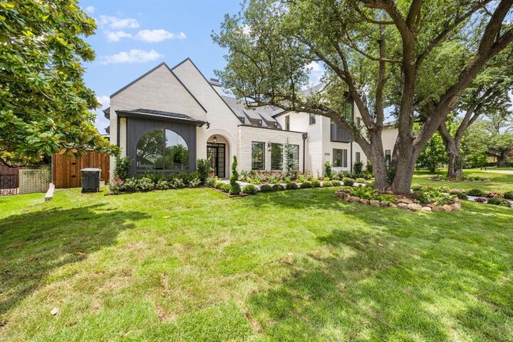 Property Photo: 6930 Pemberton Drive TX 75230