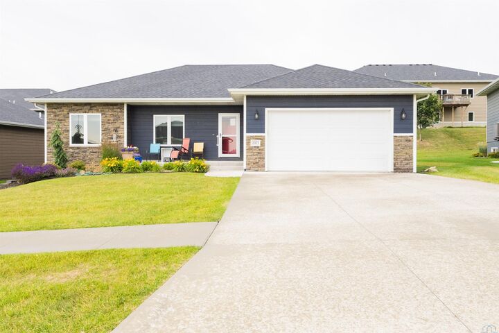 Property Photo:  2971 Addison Circle  IA 51104 