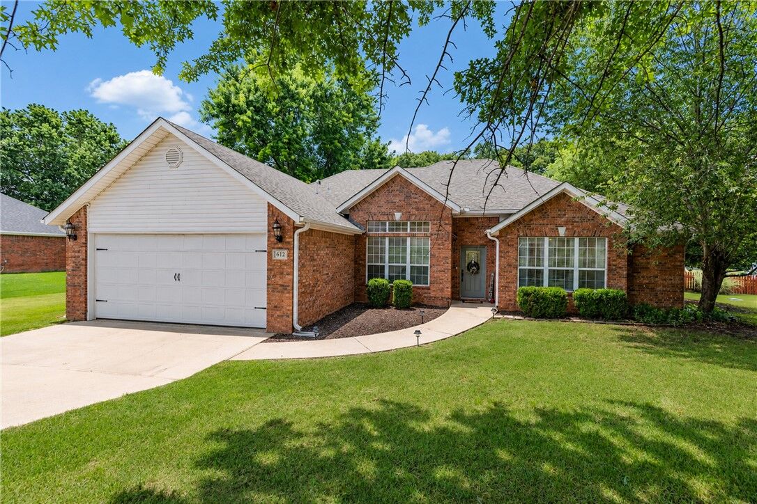 Property Photo:  612 Whitcliff Drive  AR 72718 