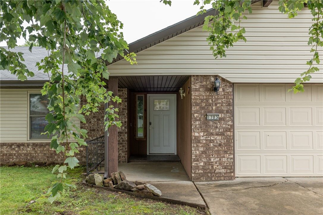Property Photo:  1703 SE P Street  AR 72712 