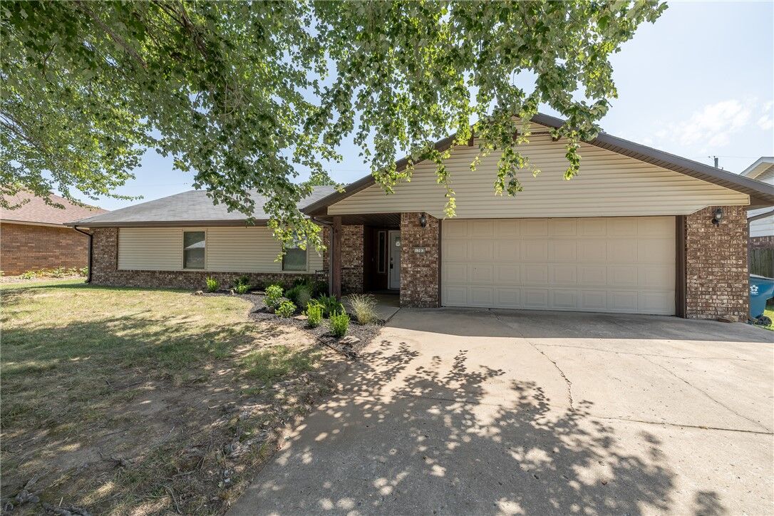 Property Photo:  1703 SE P Street  AR 72712 