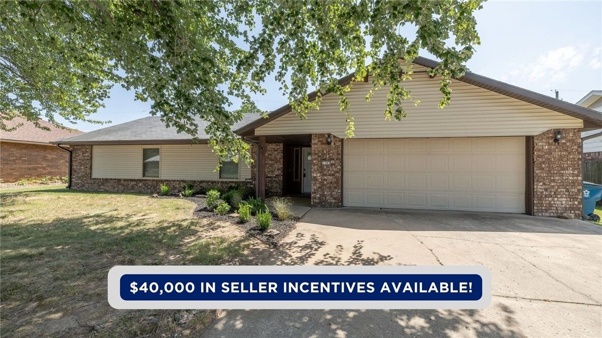 Property Photo:  1703 SE P Street  AR 72712 