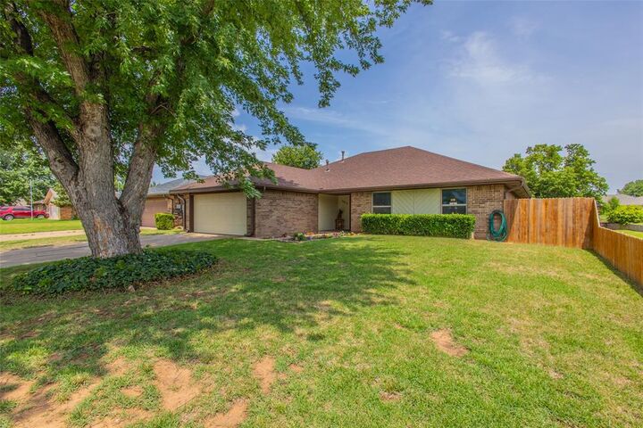 Property Photo: 2813 Pinto Trail OK 73012