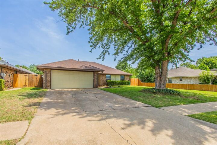 Property Photo: 2813 Pinto Trail OK 73012