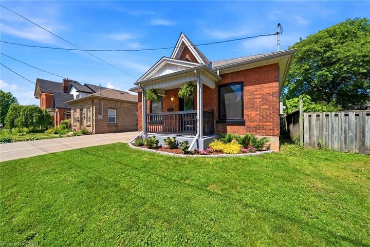 Property Photo:  112 Sydenham Street  ON N3R 3Y6 