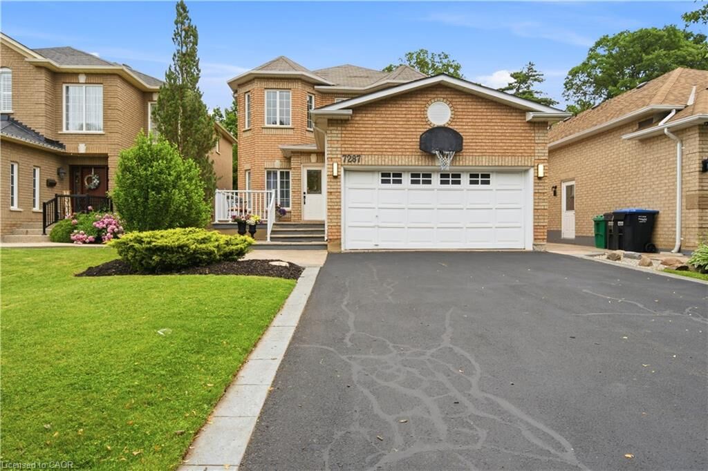 Property Photo: 7287 Waldorf Way ON L5N 7P7