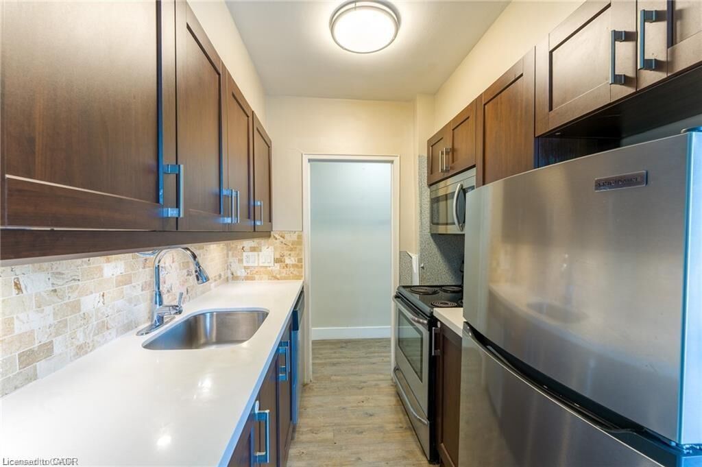 Property Photo:  326 Hunter Street E 402  ON L8N 1N6 