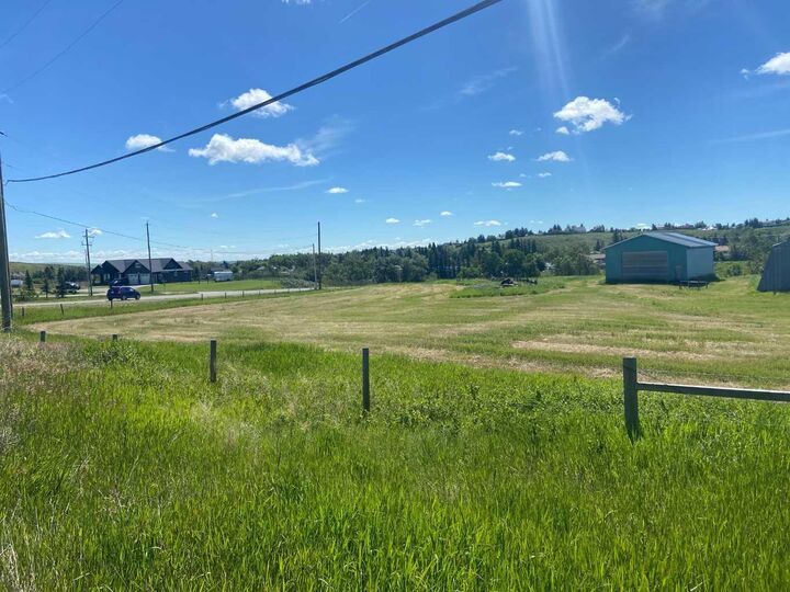 Property Photo:  1040 Beaver Drive  AB T0K 1W0 
