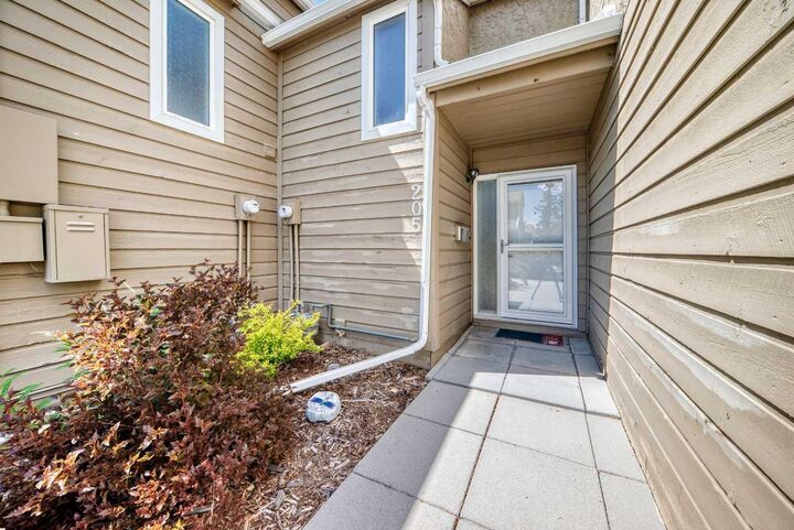 829 Coach Bluff Crescent SW 205 — photo 1