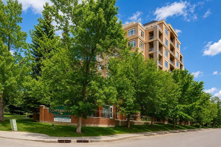 Property Photo:  24 Hemlock Crescent SW 3804  AB T3C 2Z1 