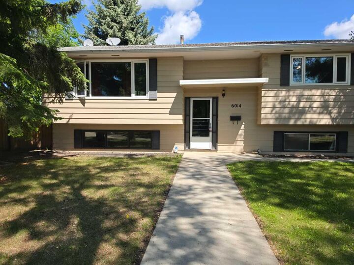 Property Photo: 6014 44 Avenue AB T4V 0B2