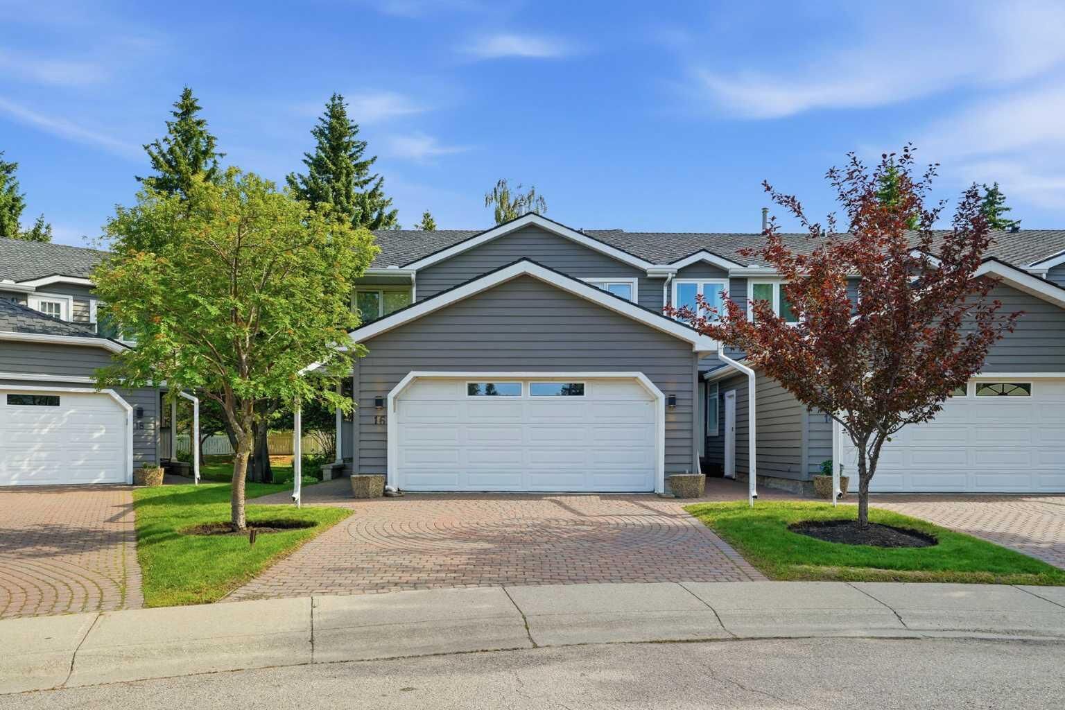 Property Photo:  16 Wood Crescent SW  AB T2W 4B6 