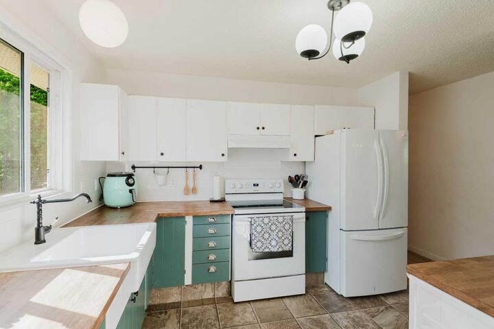 Property Photo: 9410 70 Avenue AB T8V 5W8