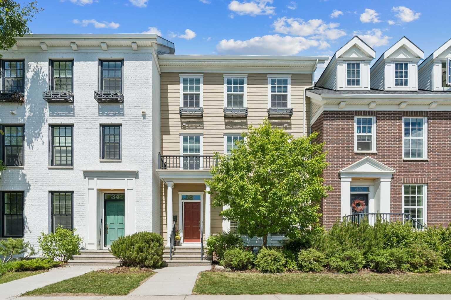 Property Photo:  38 Victoria Cross Boulevard SW  AB T3E 7V2 