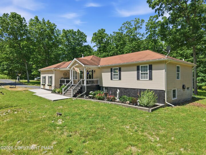 Property Photo:  3172 Bluebird Drive  PA 18324 