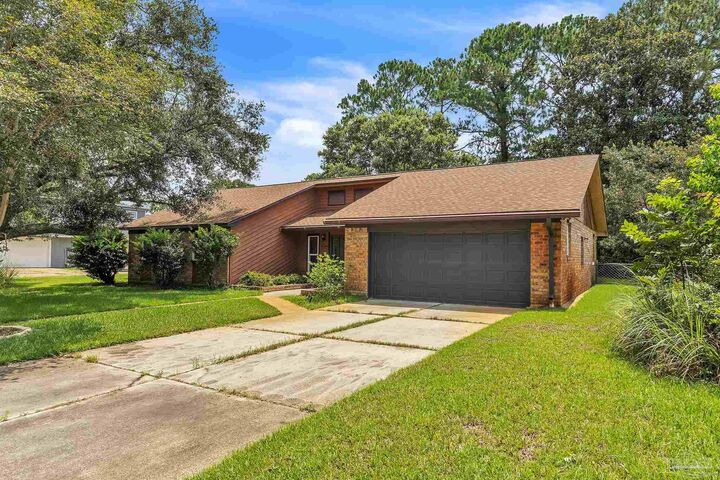 Property Photo:  616 Sawara Ct  FL 32506 