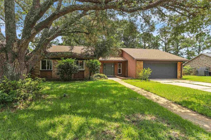 Property Photo:  616 Sawara Ct  FL 32506 