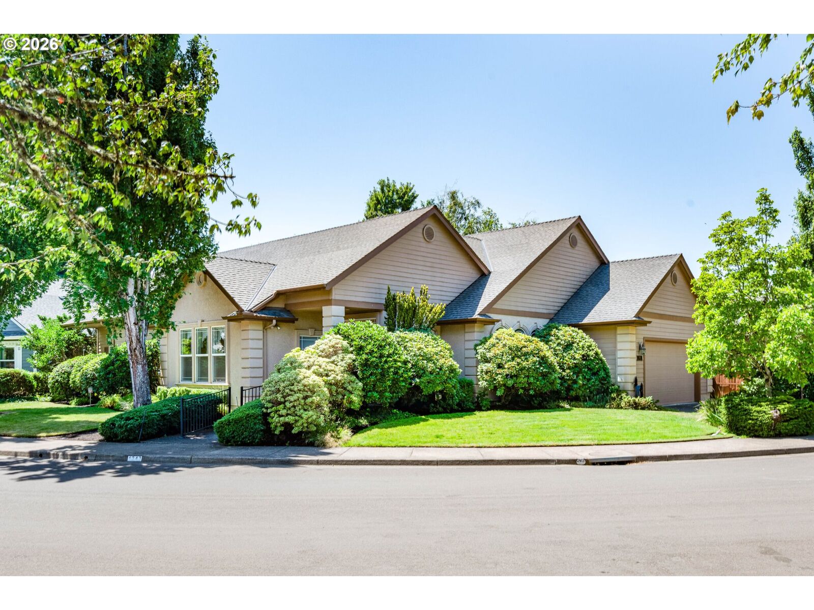 Property Photo: 1243 Delrose Dr OR 97477