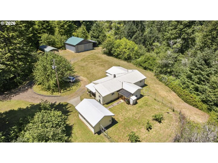 Property Photo: 84546 Grant Creek Rd OR 97493