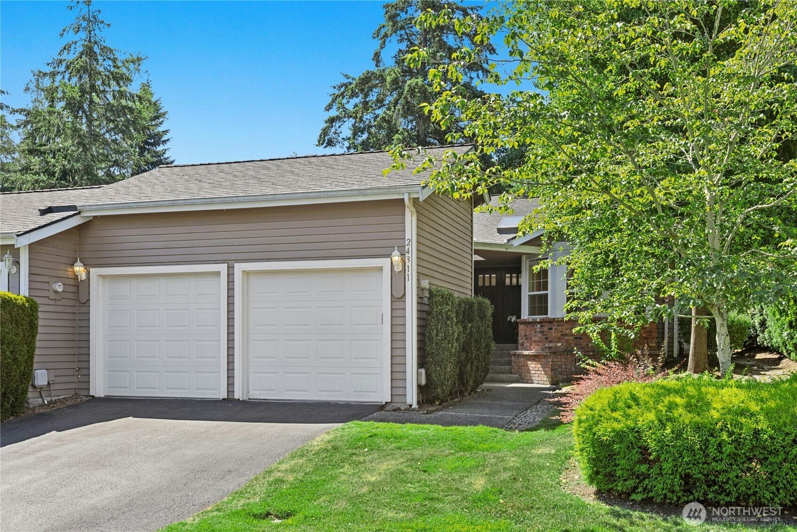 Property Photo: 24311 SE 41st Place 10 WA 98029