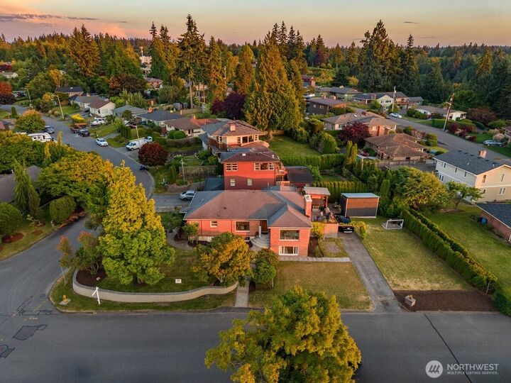 Property Photo:  422  Crown Drive  WA 98203 