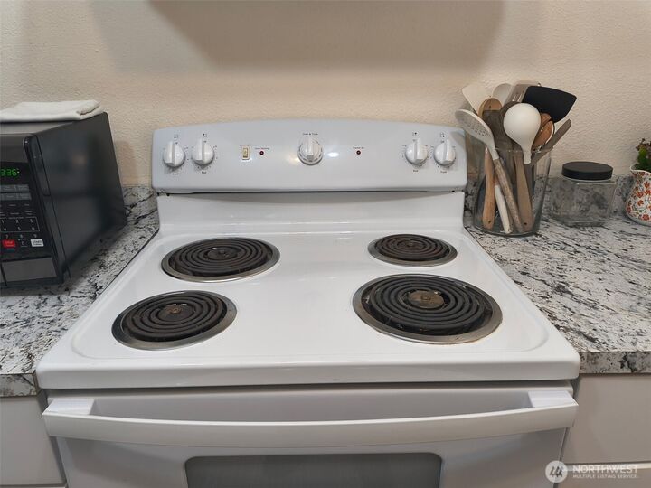 Property Photo: 15415 35th Avenue W E201 WA 98087