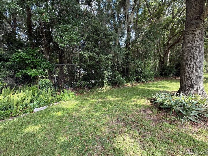 Property Photo: 517 Whispering Pines Boulevard FL 34453
