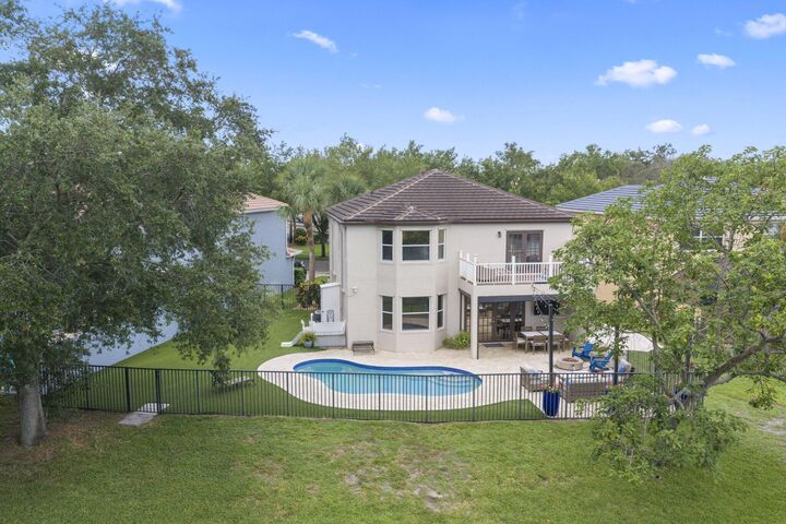 Property Photo:  7518 Oak Grove Circle  FL 33467 