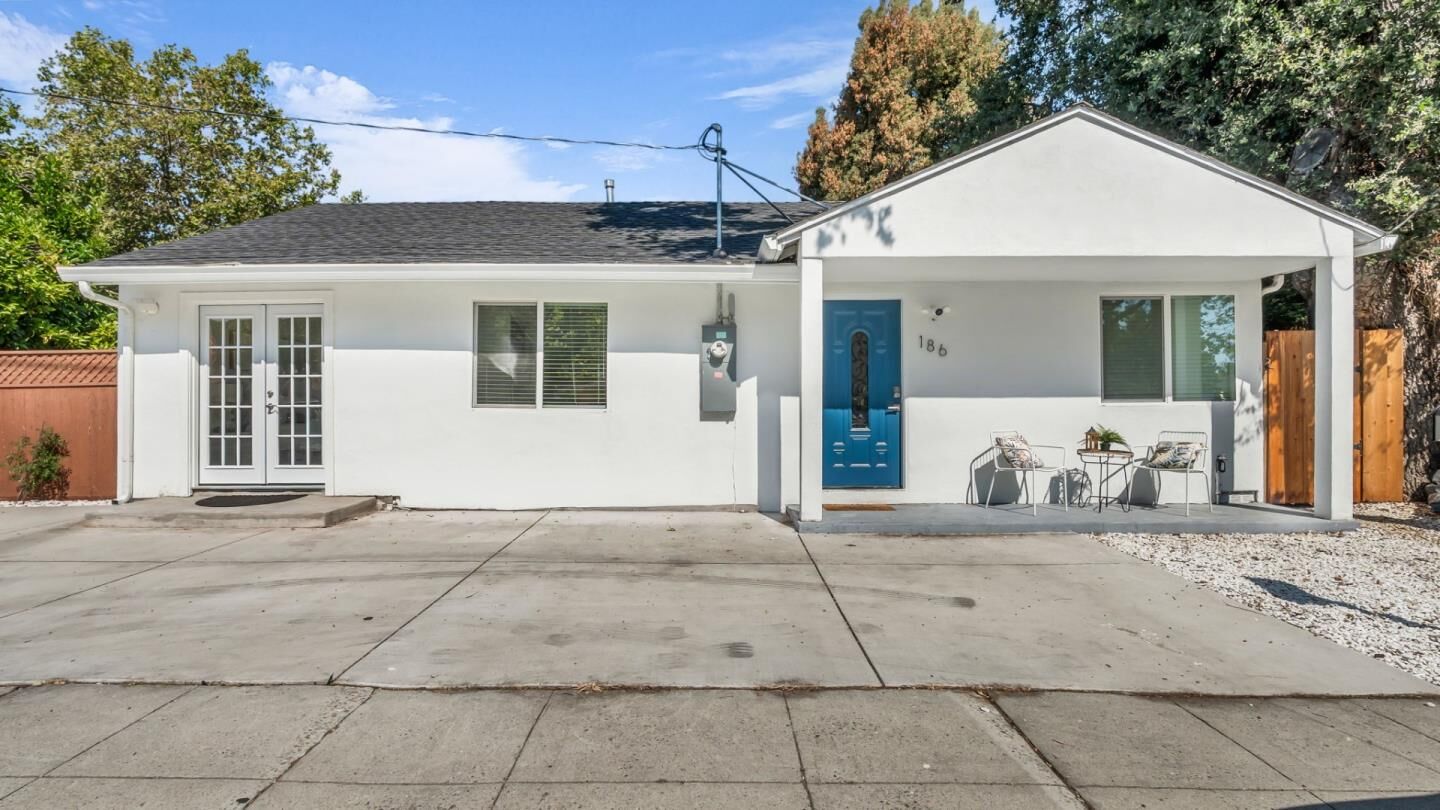 Property Photo:  186 Fair Oaks Street  CA 94040 