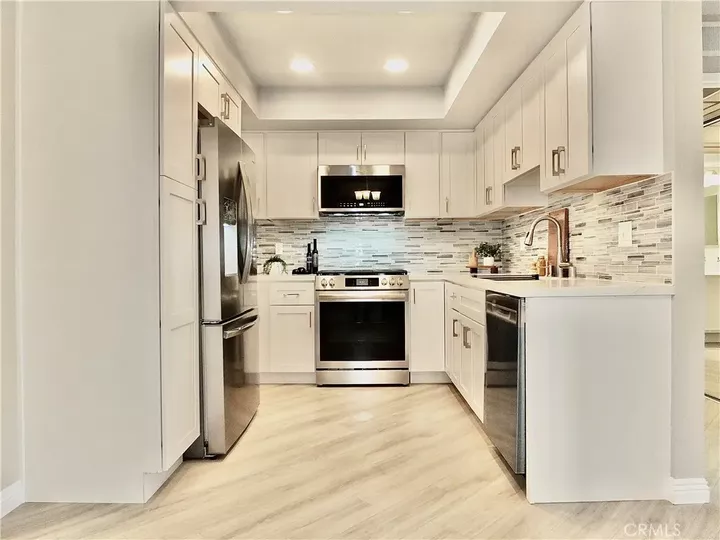 Property Photo:  2805 E 3rd Street 6  CA 90814 