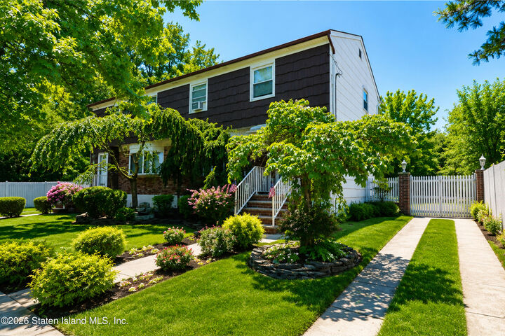 Property Photo:  104 Elder Avenue  NY 10309 