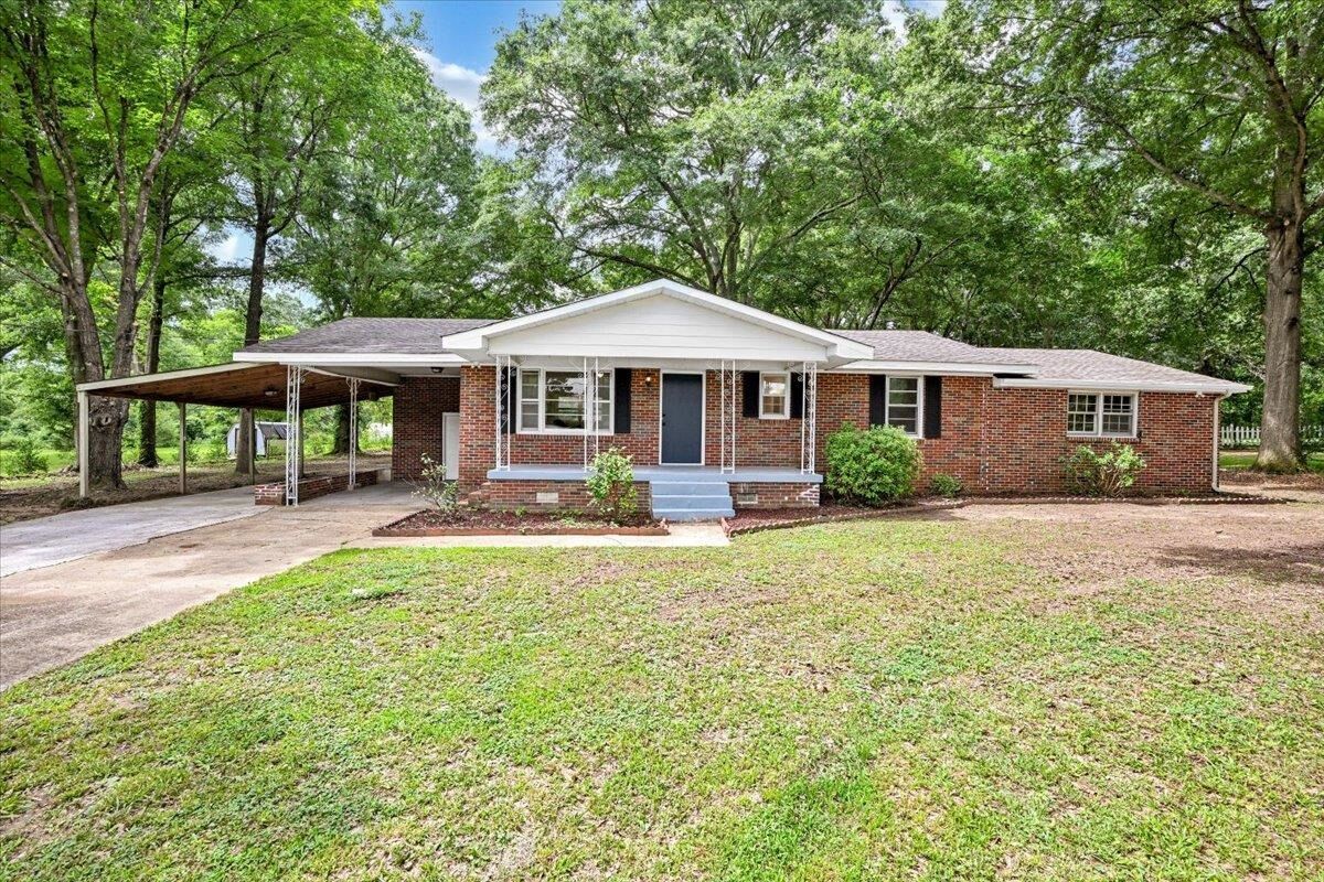 Property Photo:  142 Hamaker St SW  AL 35603 