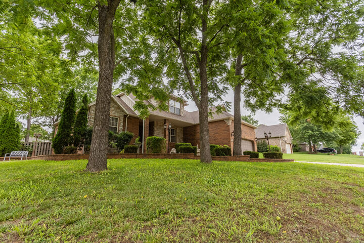 Property Photo:  2229 E Kentwood Street  MO 65738 