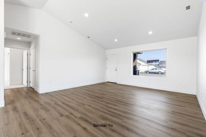 Property Photo:  1609 Parkwood Ct  WA 98930 